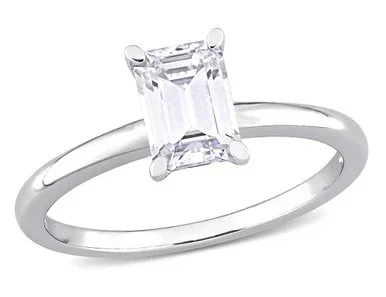 1.00 Carat (ctw) Lab-Created Emerald-Cut Moissanite Engagement Ring in Sterling Silver – 68DLG1004897MOI-7.5