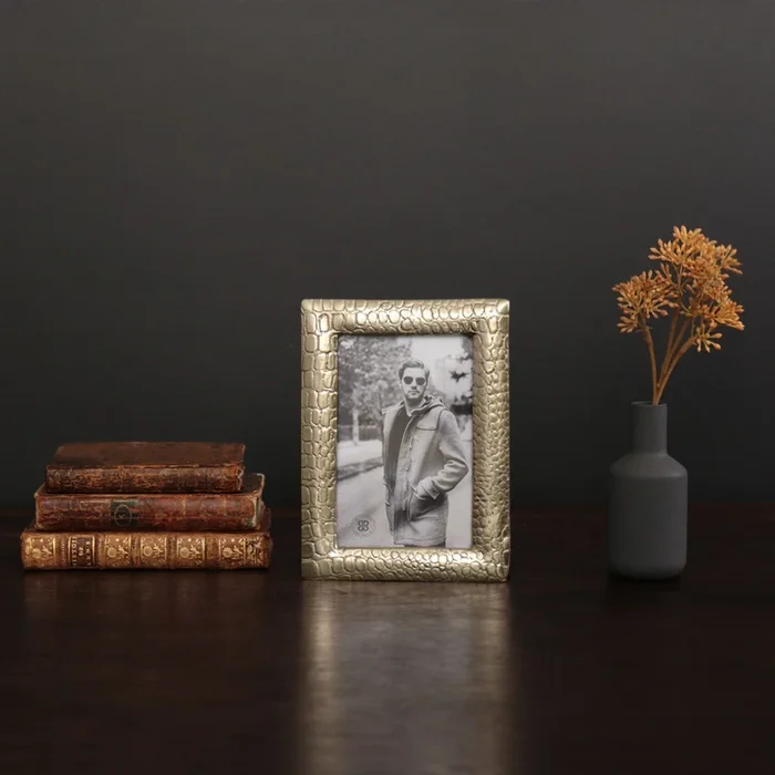 Croc 4 x 6 Frame (Gold)