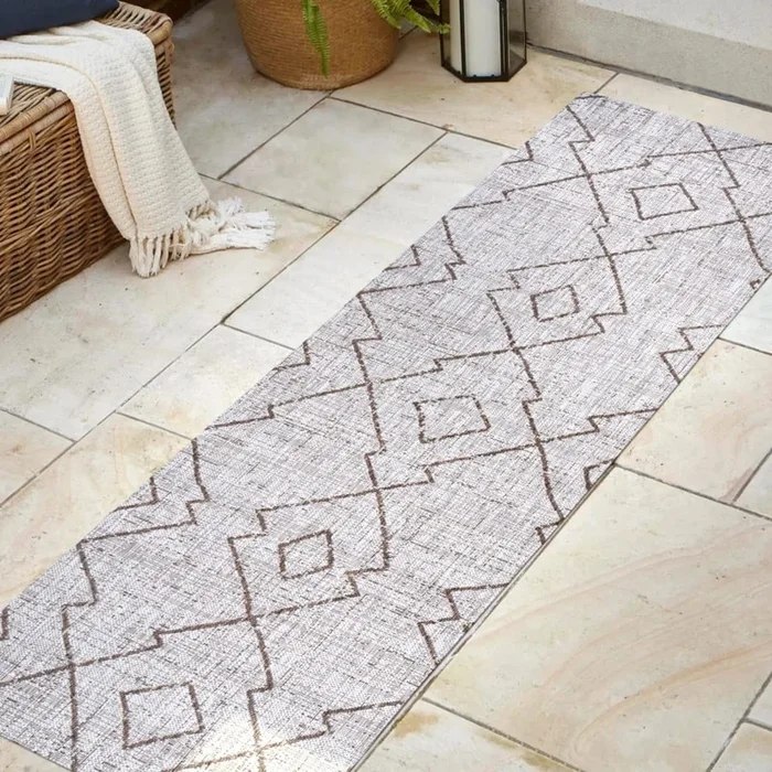JONATHAN Y Lighting Santa Monica 2-1/4′ x 8′ Polypropylene Geometric, Moroccan & Tribal, and Trellis Indoor/Outdoor Runner