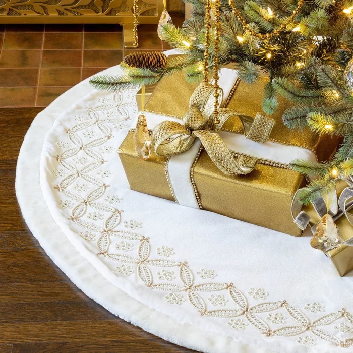 Petite Fleur Tree Skirt