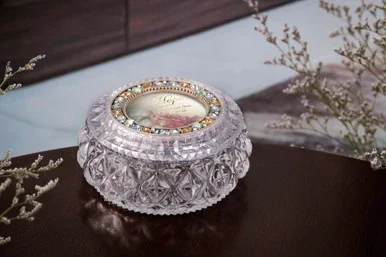 Set of 2 Clear and Gold Contemporary Diamond Cut Round Box 4.5″