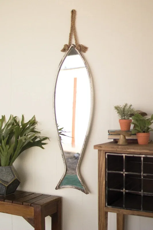 Vertical fish mirror